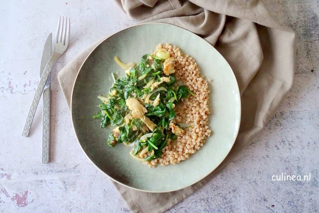 Vegetarische kipstukjes met romige spinazie