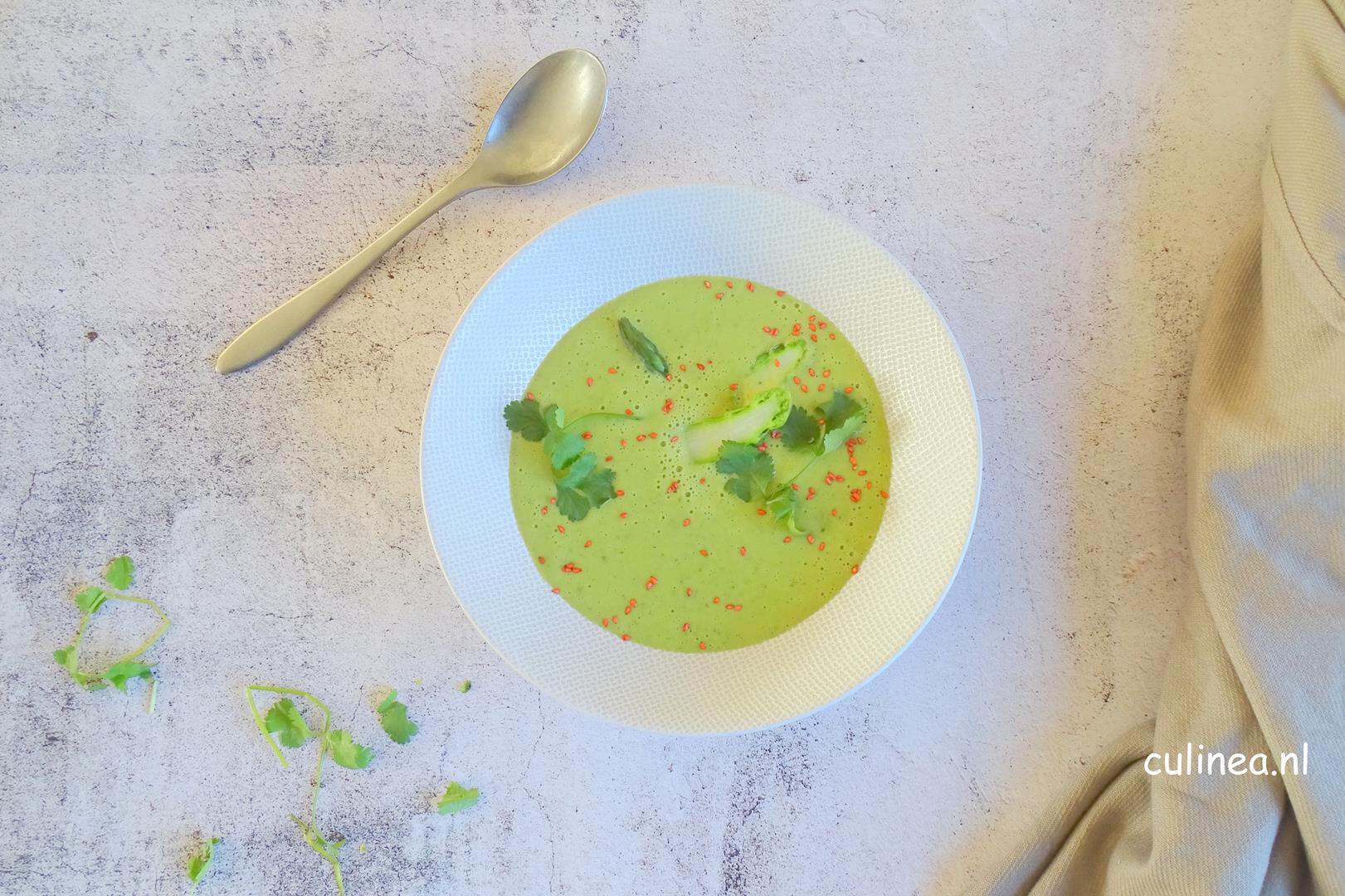 Groene asperge currysoep