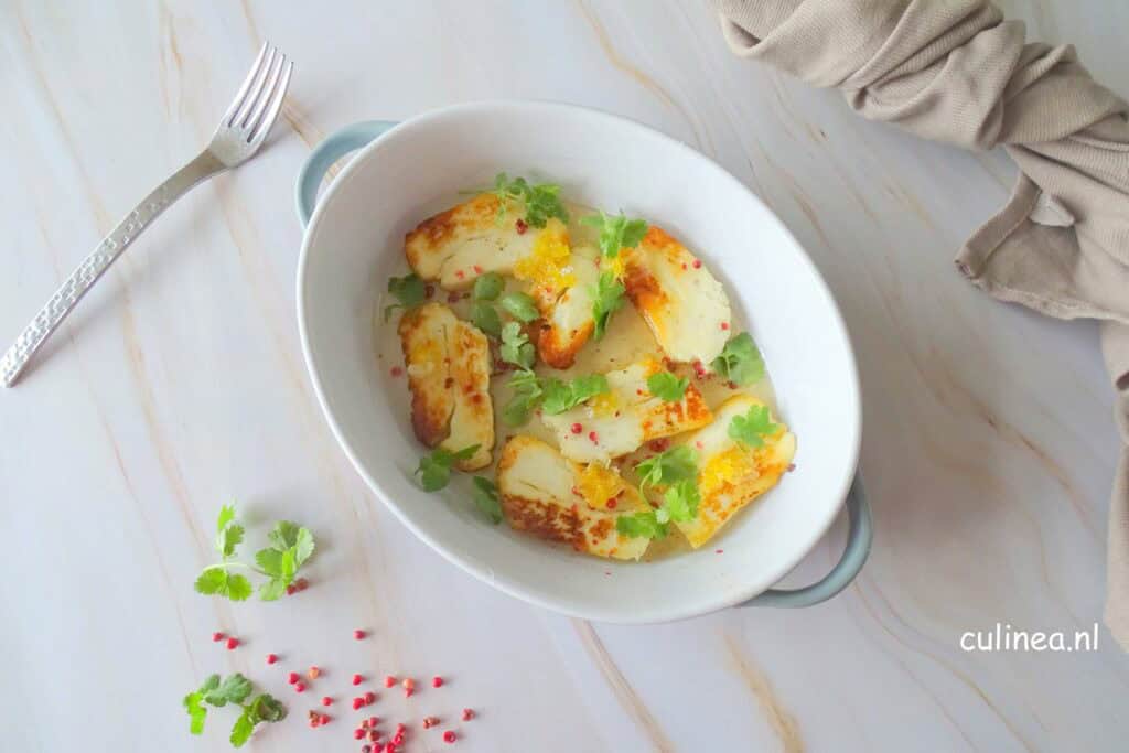 Halloumi met honing en roze peper