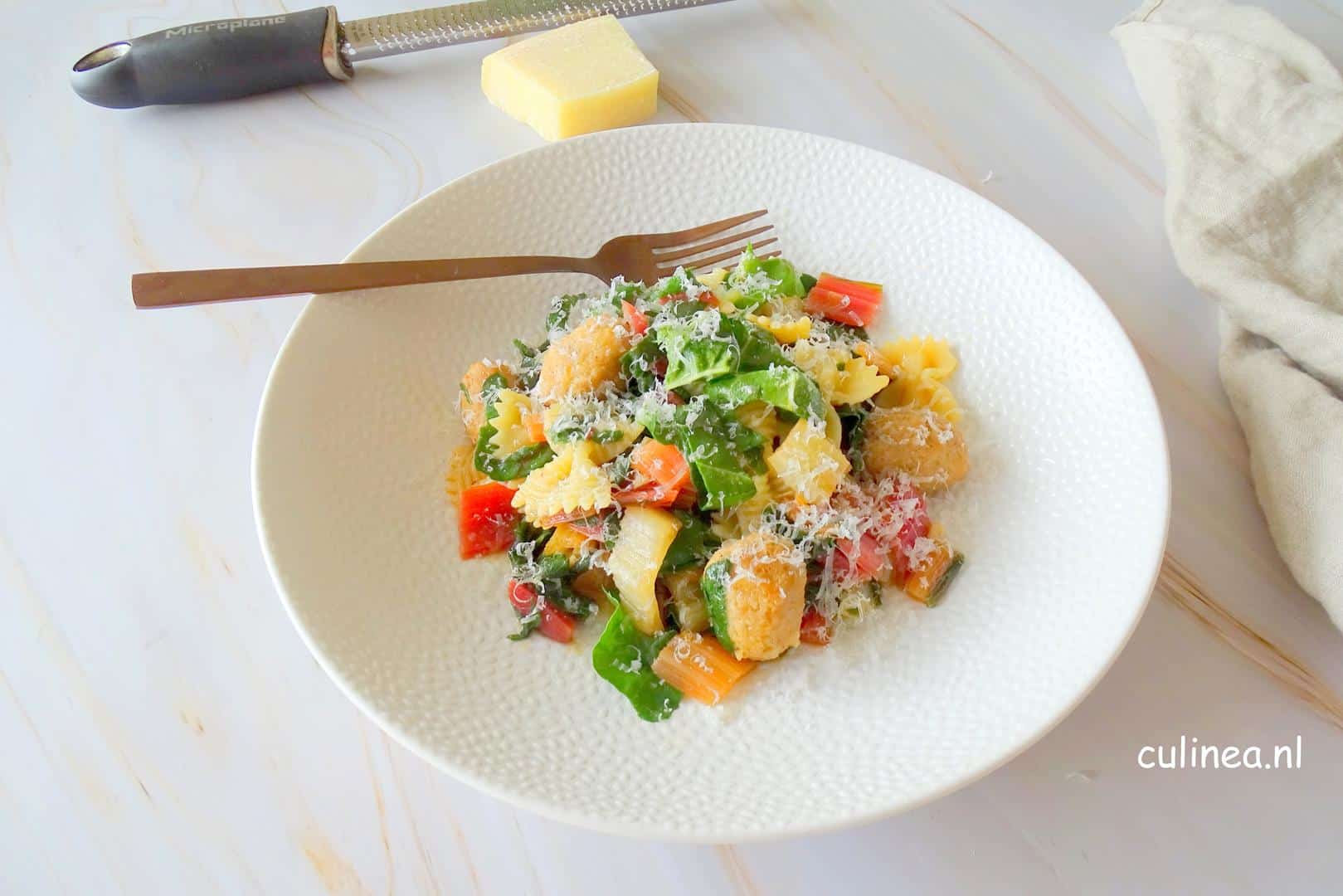 Pasta met snijbiet en balletjes