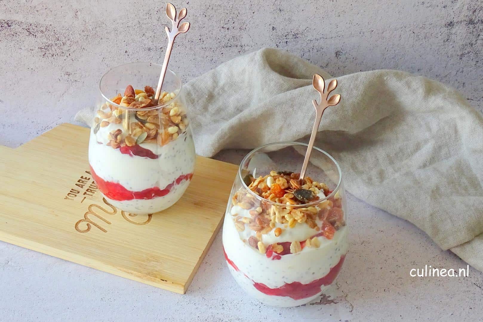 chiapudding met aardbeienjam