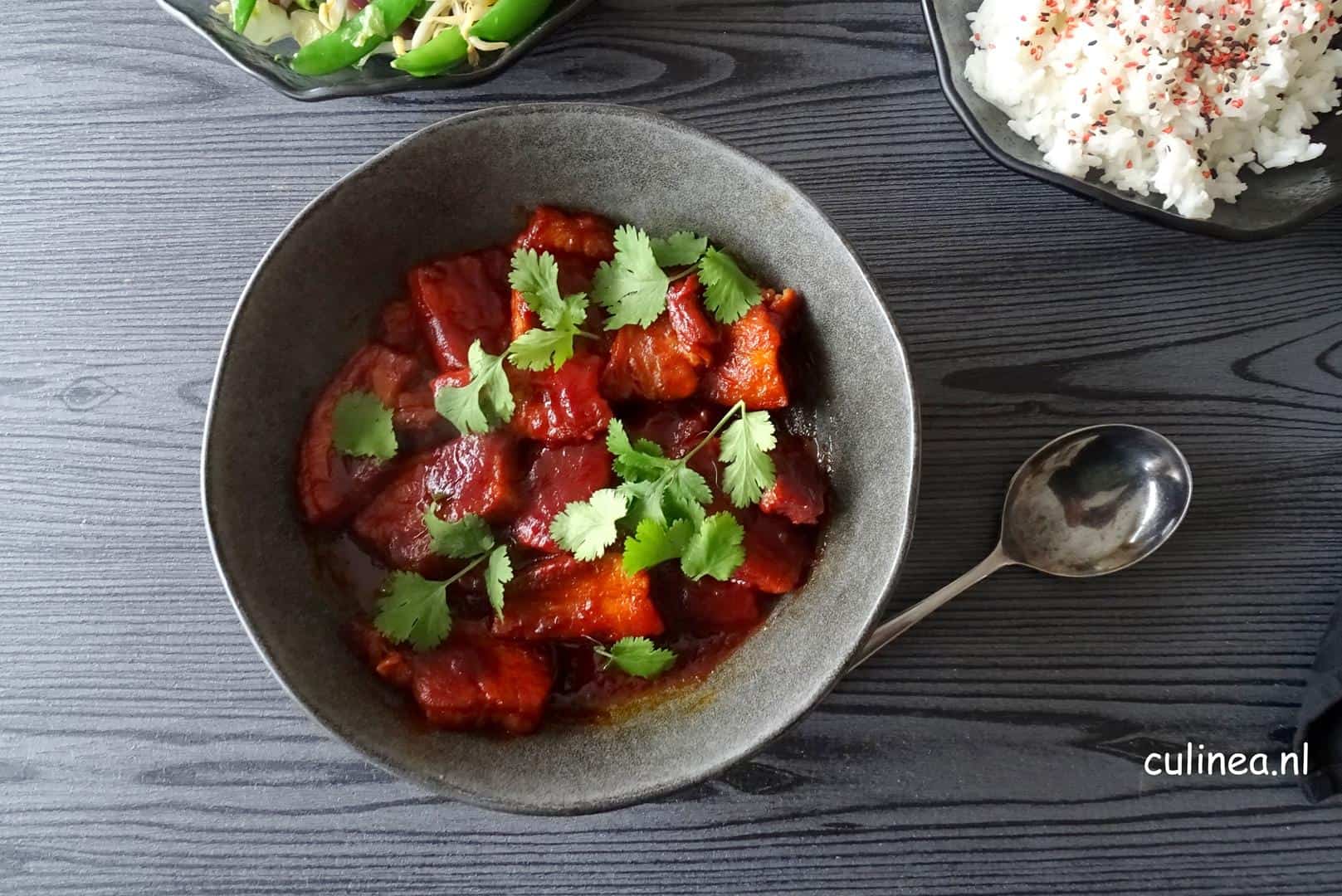 Speklapjes in pittige colasaus