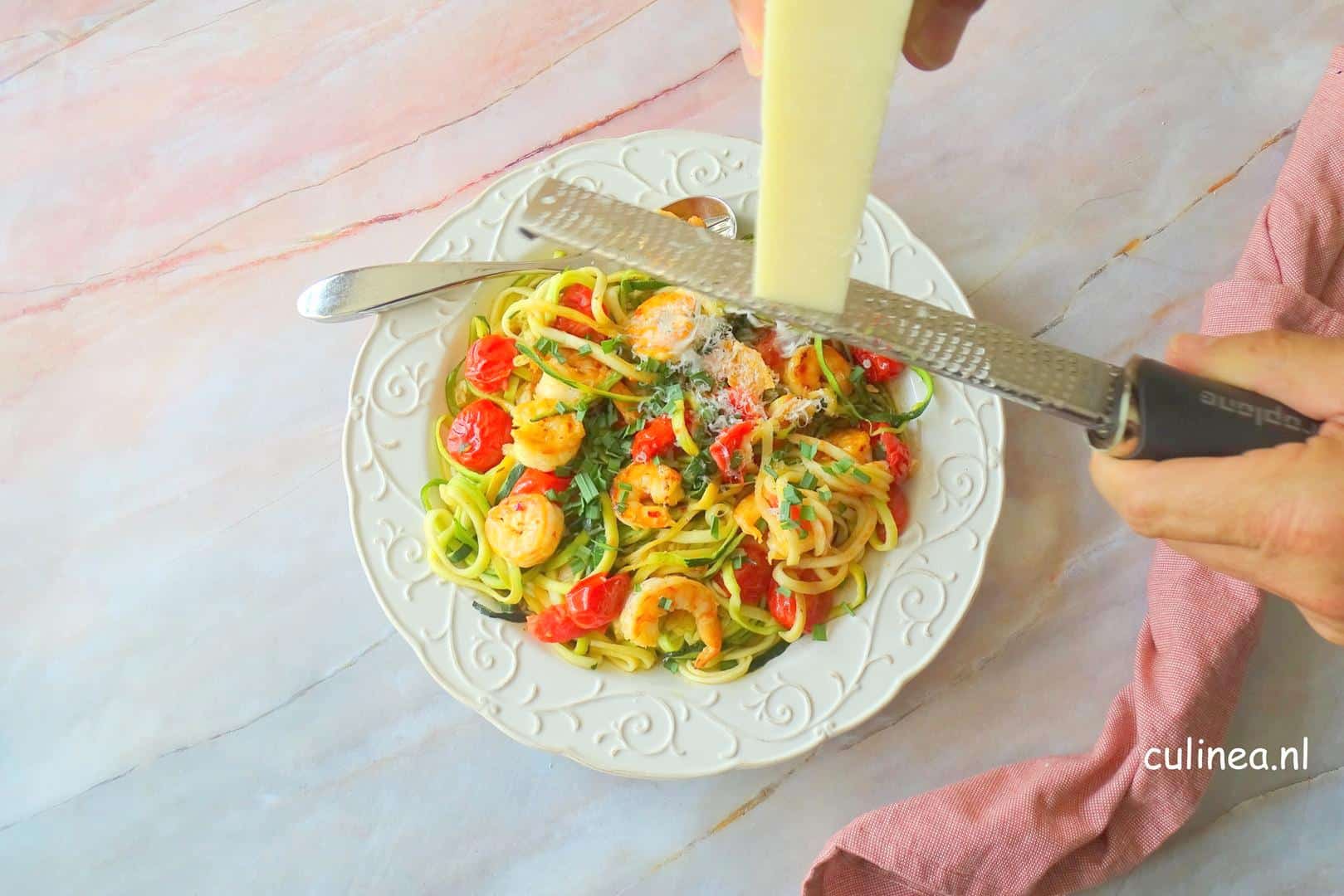Courgetti met pittige garnalen