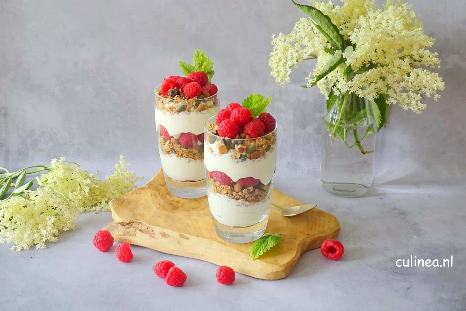 Granola met vlierbloesemsiroop