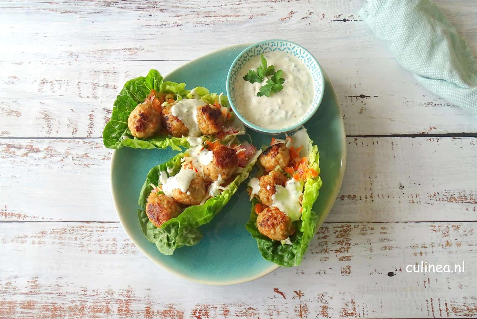 Slawraps met kipgehaktballetjes