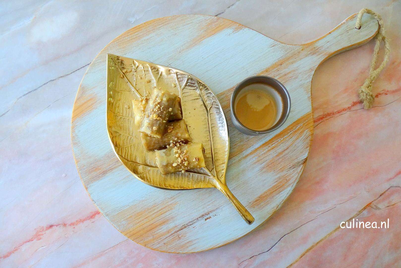 Filorolletjes met walnoten en honing