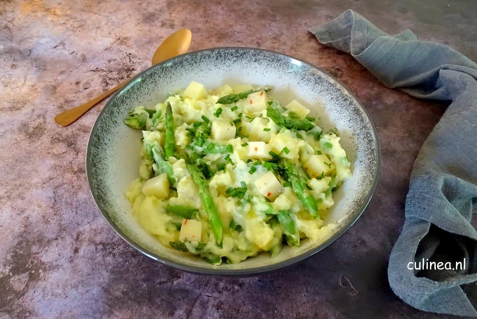 Groene asperge stamppot met kaasblokjes