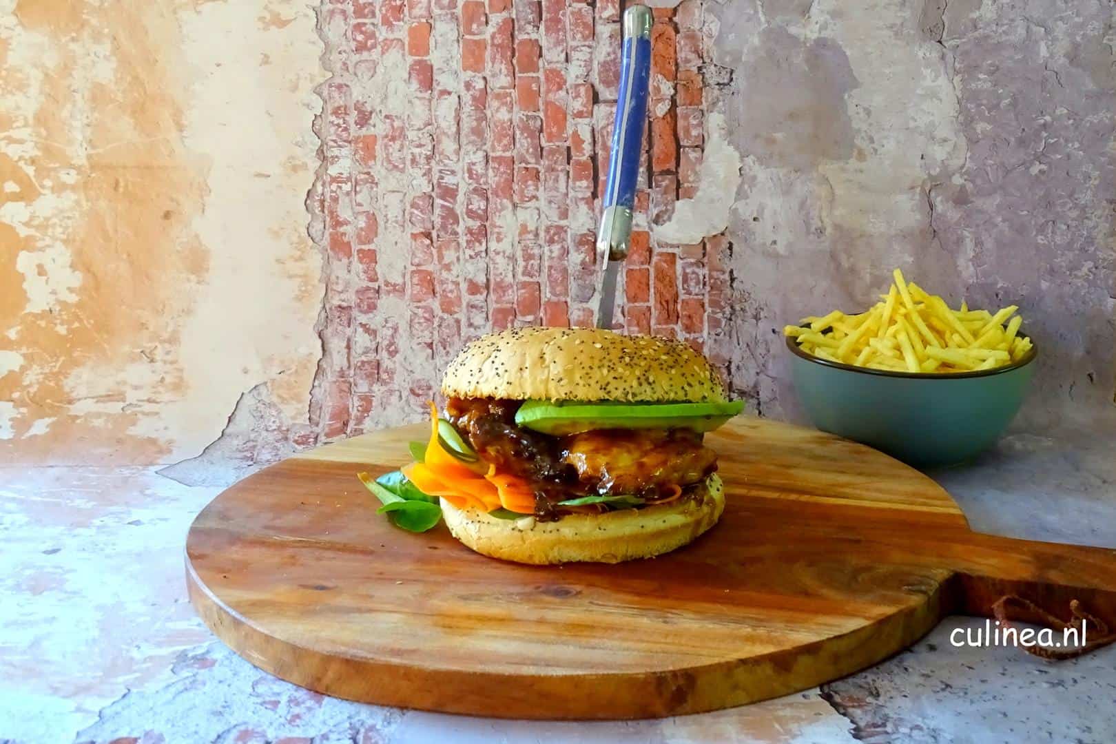 Pittige barbecue kipdijfilet burgers