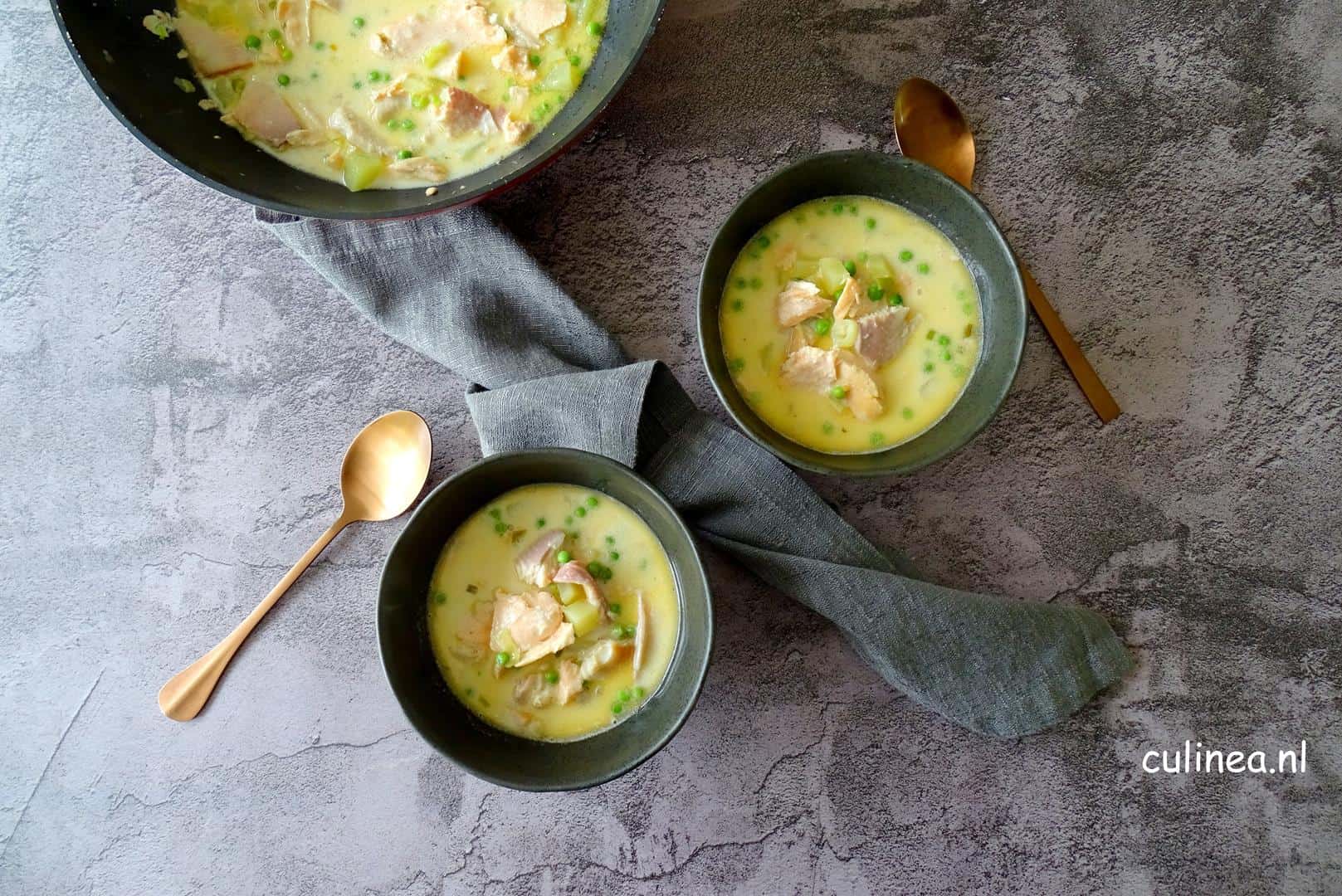 Vissoep met zalm en gerookte vis