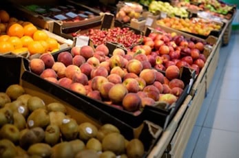 Markt of supermarkt: Waar is fruit goedkoper?