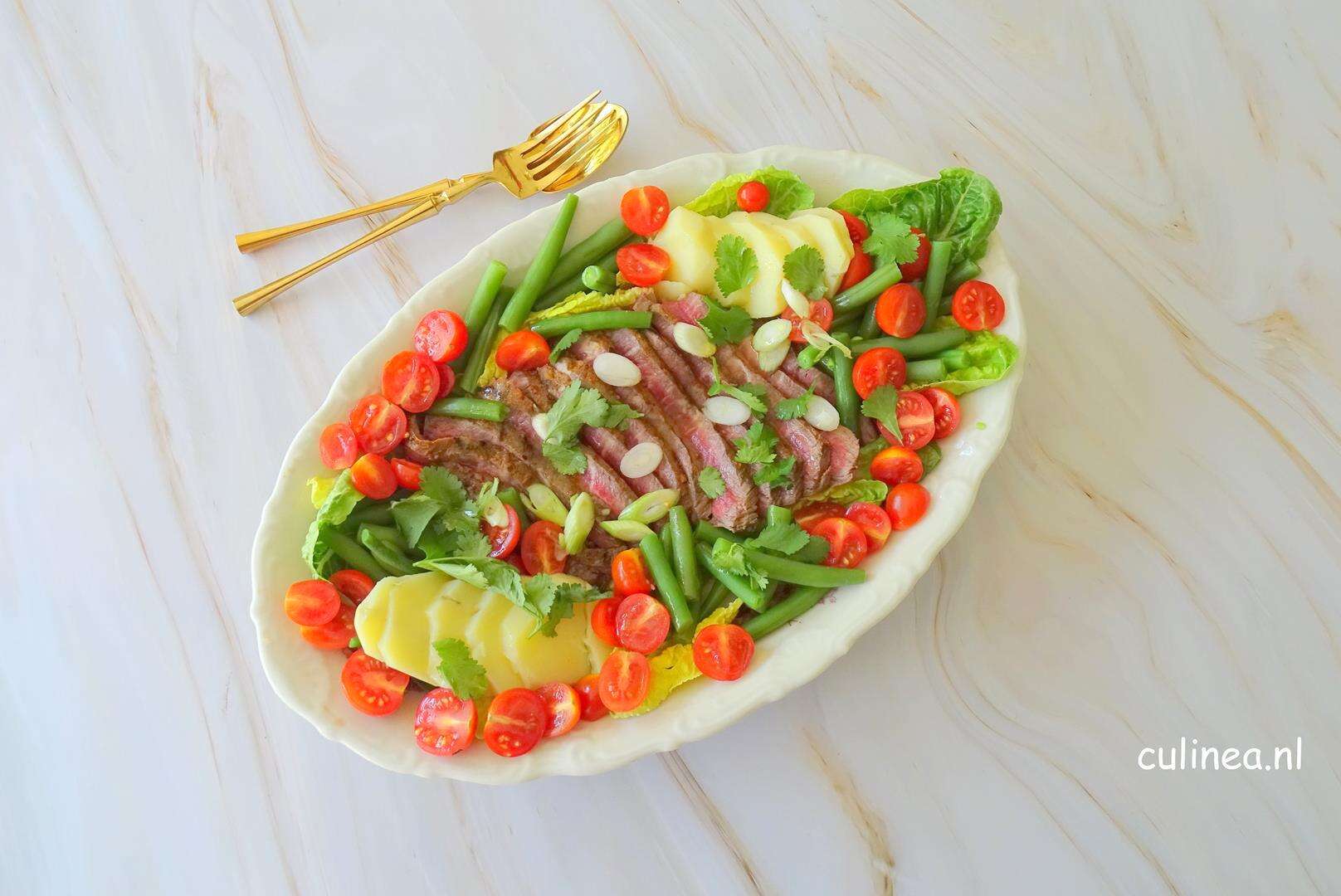 Steaksalade met aardappel en boontjes