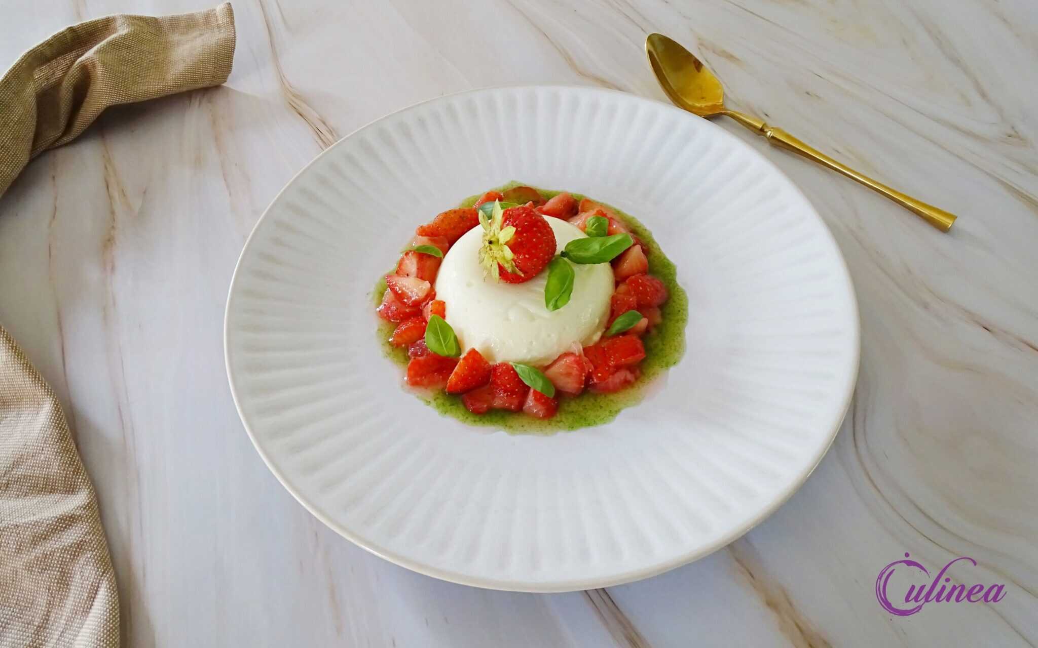 Basilicum panna cotta met aardbeien