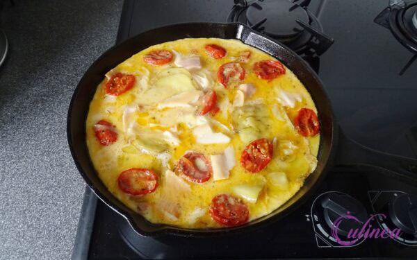 Aardappel omelet met forel en tomaatjes