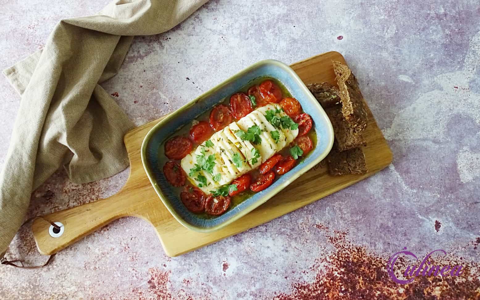 Hasselback halloumi met zongedroogde tomaatjes