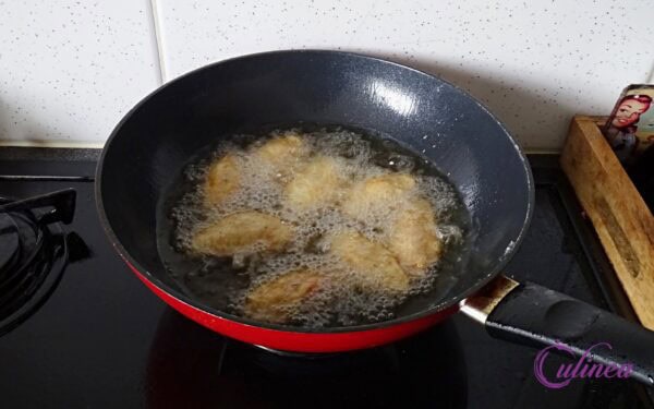 Spaanse gefrituurde kipkluifjes