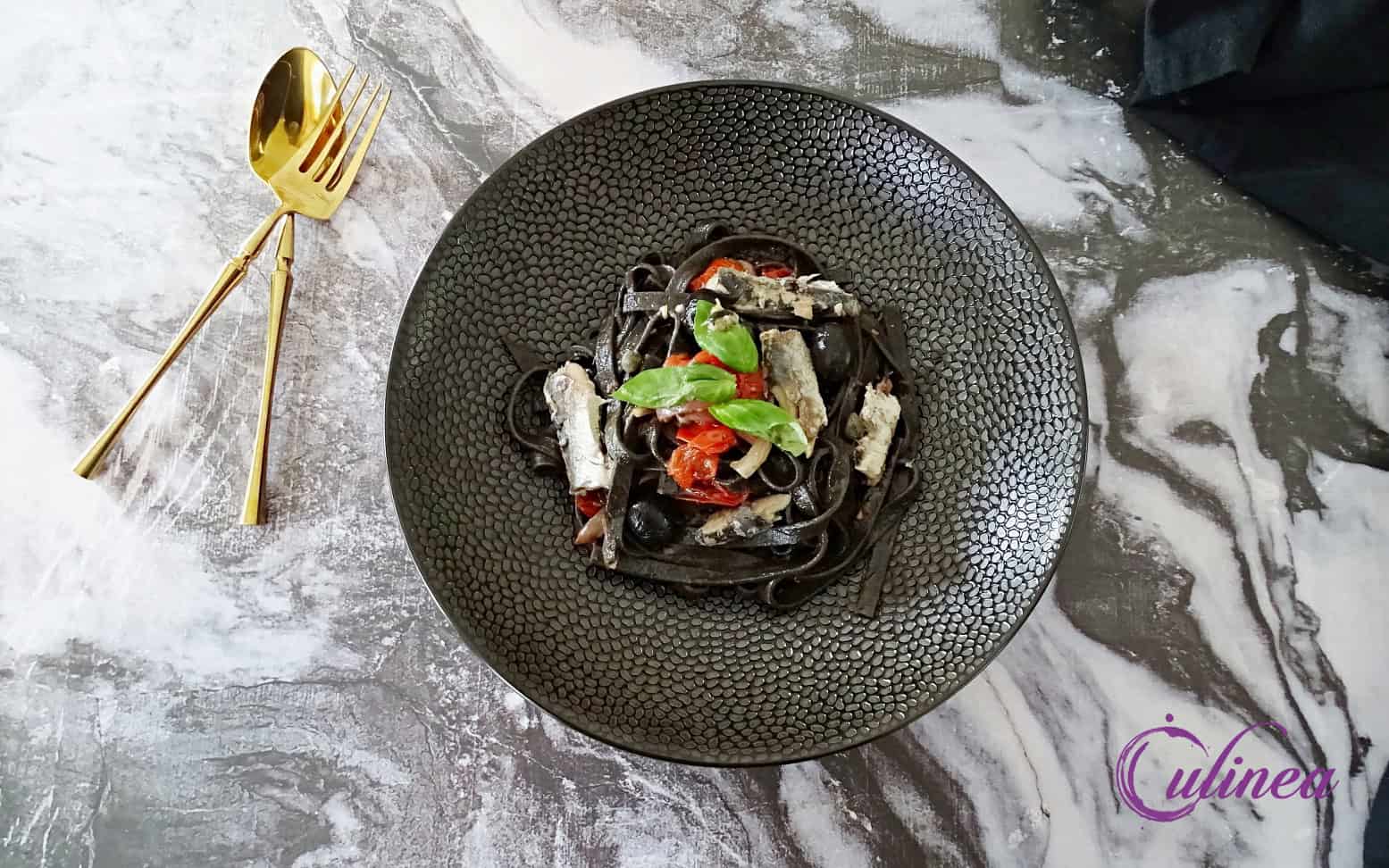 Zwarte pasta met sardientjes