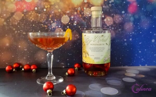 Cocktail met honingrum en granaatappel