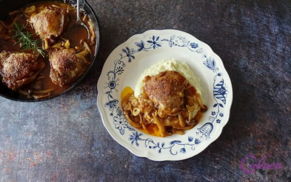 Kippendijen in bruin bier gestoofd