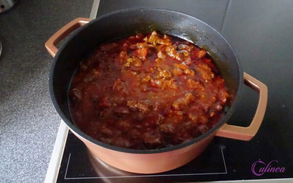 Arrabbiata runderstoof met dumplings