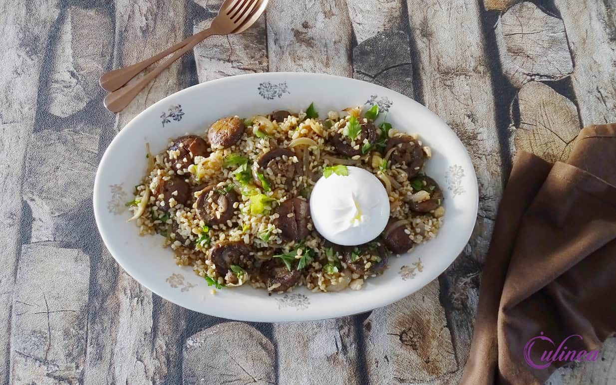 Lauwwarme bulgur salade met paddenstoelen