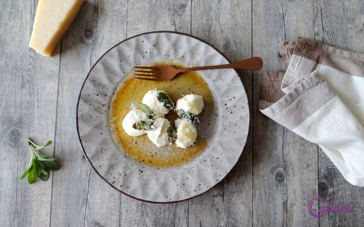 Ricotta gnocchi met salie