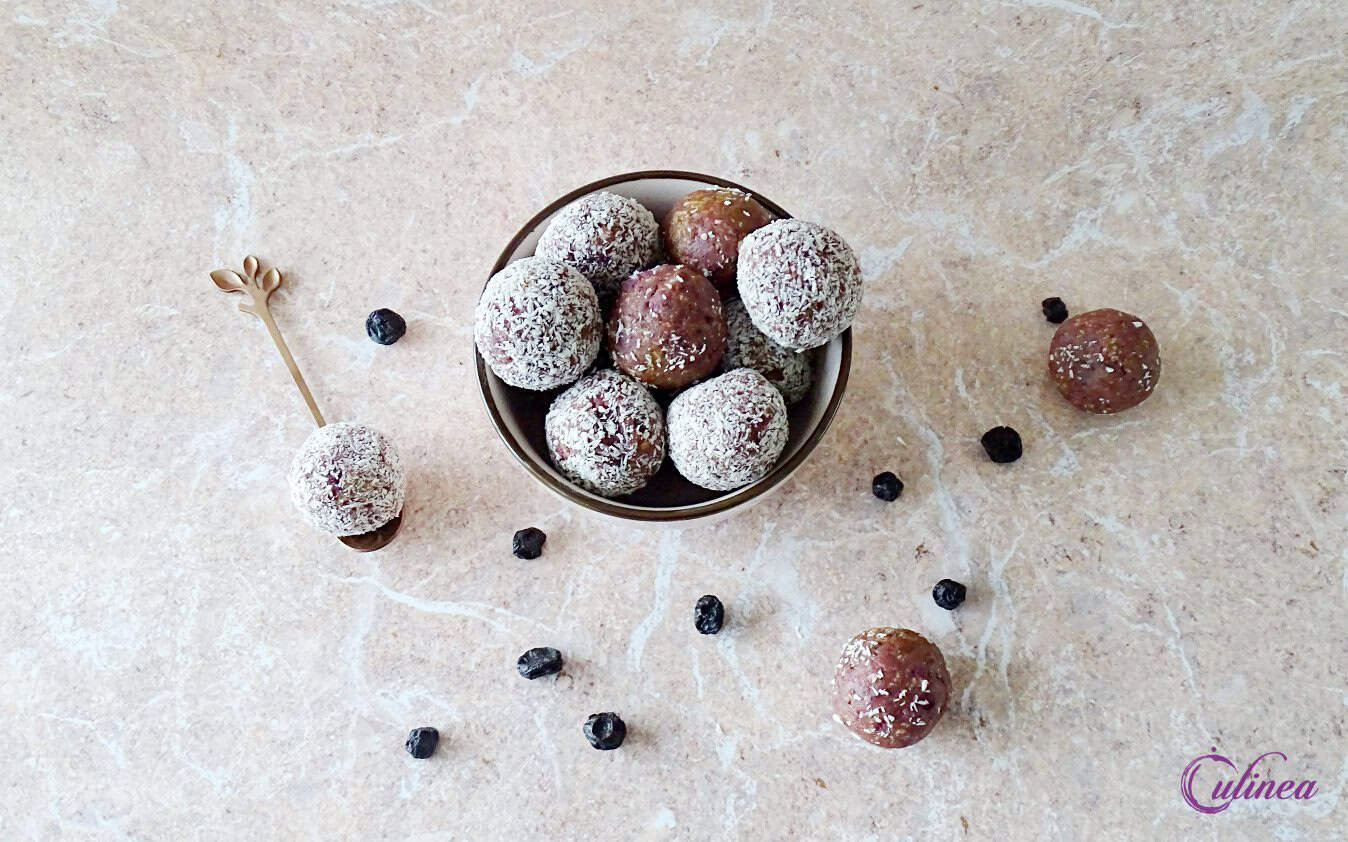 Blauwe bessen bliss balls