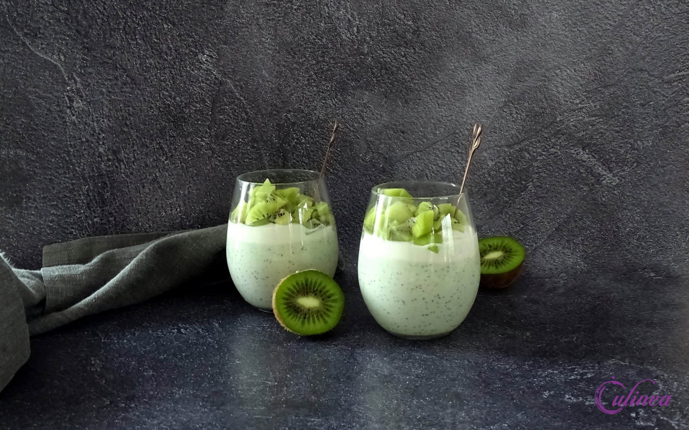 Chiapudding met matcha en kiwi