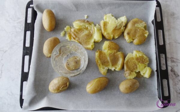 Krokante smashed potatoes