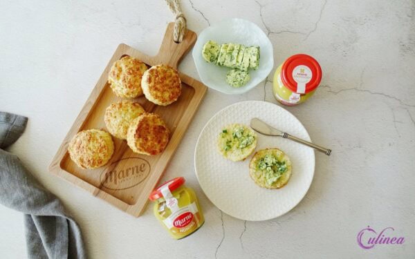 Scones met cheddar en mosterd