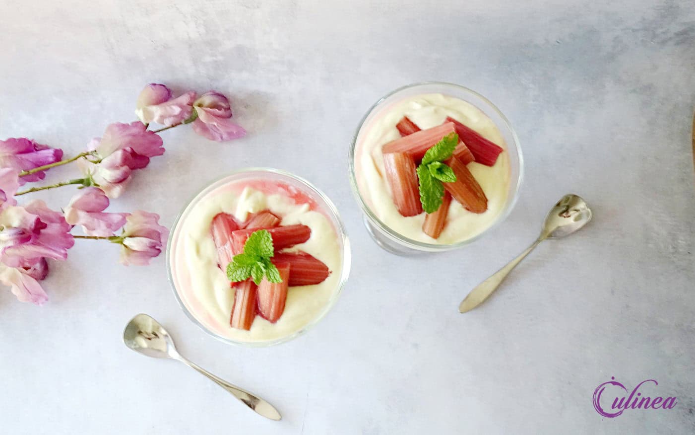 Custardmousse met rabarber