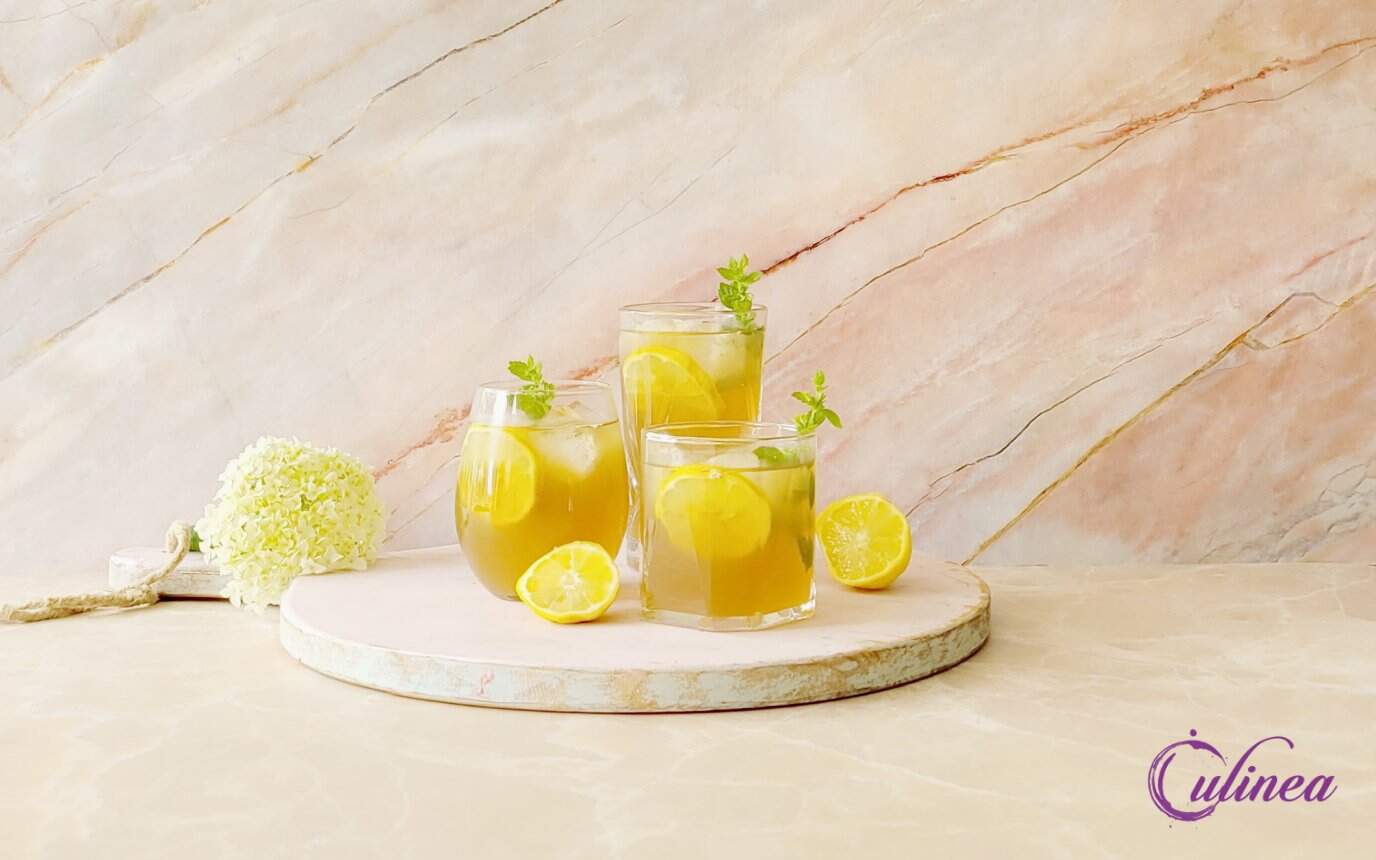 Groene ijsthee met vlierbloesemsiroop