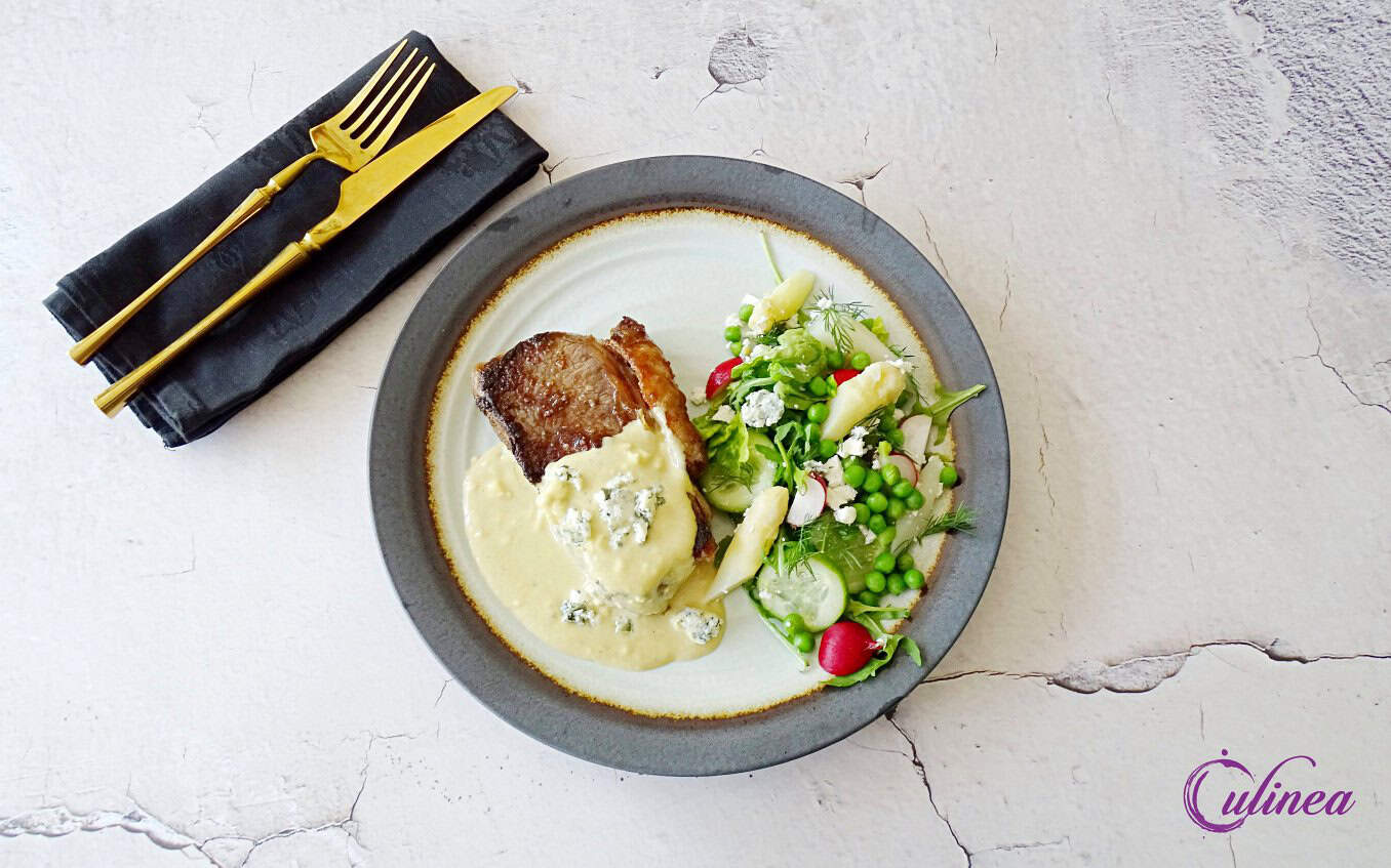 Steak met blauwe kaas mosterdsaus