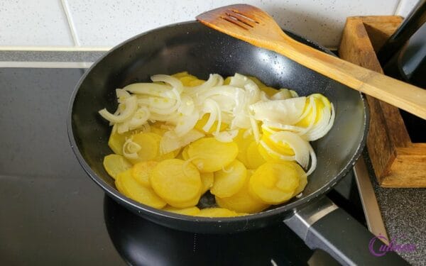 Spaanse tortilla met chorizo en mosselen