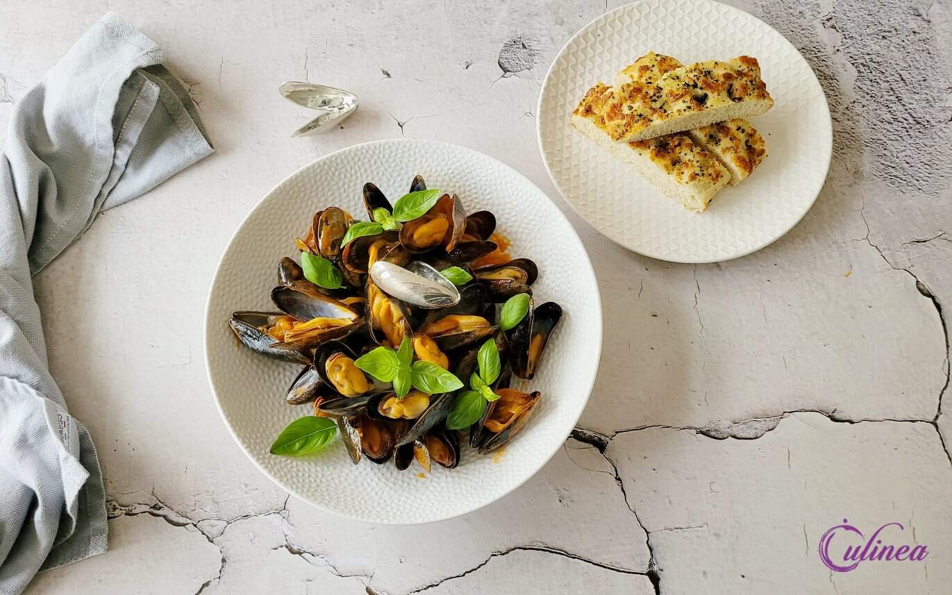 Mosselen in pittige tomatensaus