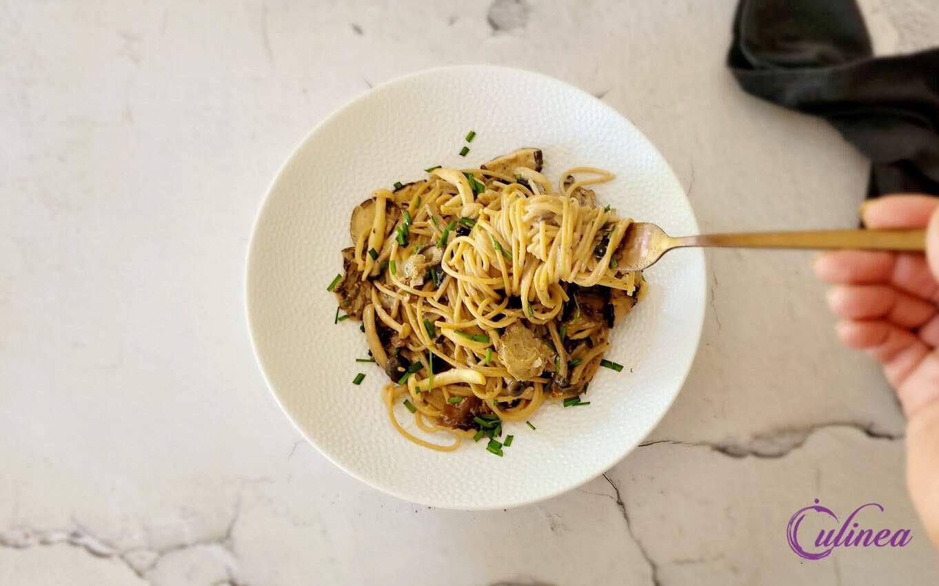 Spaghetti met miso paddenstoelen