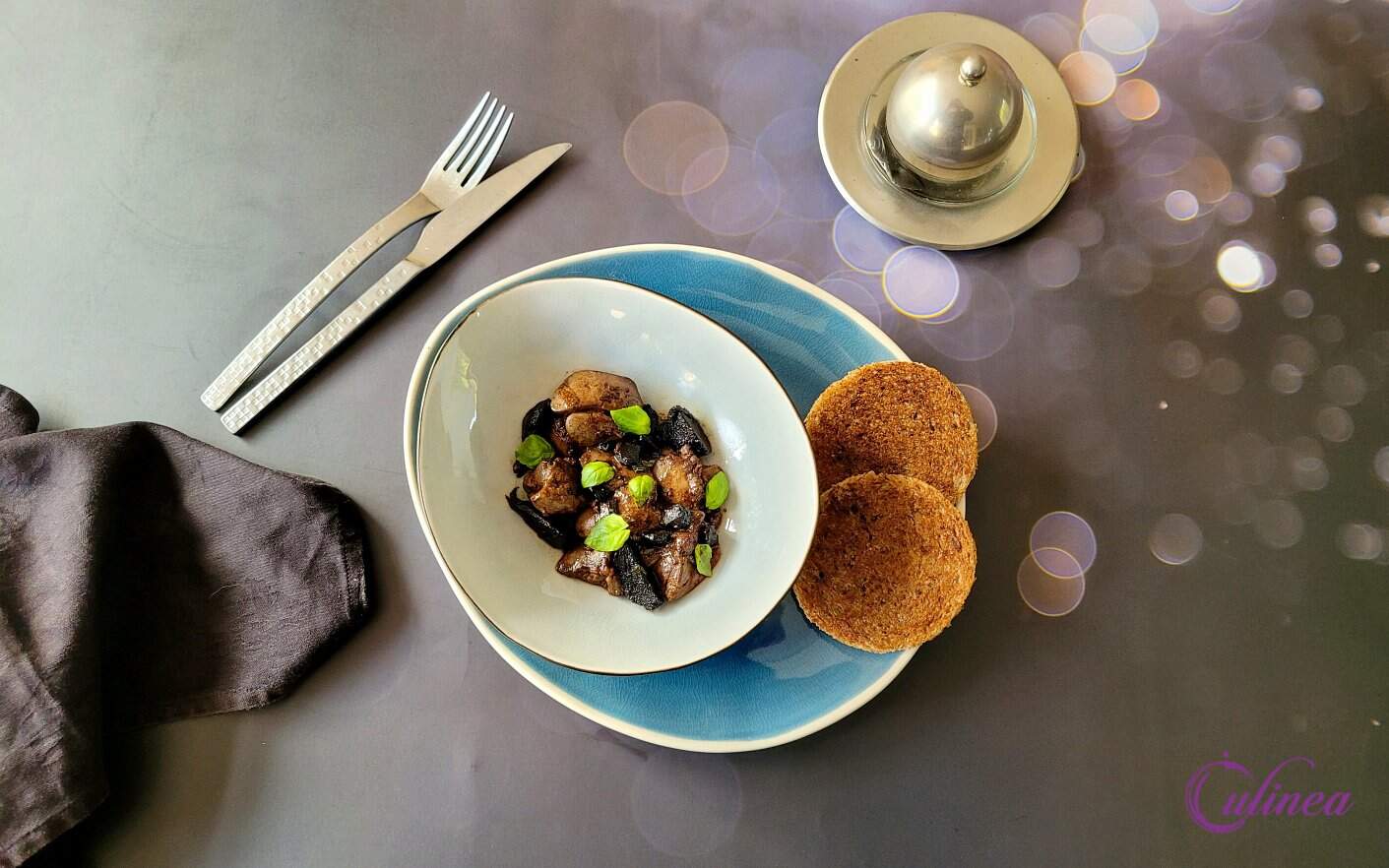 Kippenlevertjes met zwarte ui en knoflook