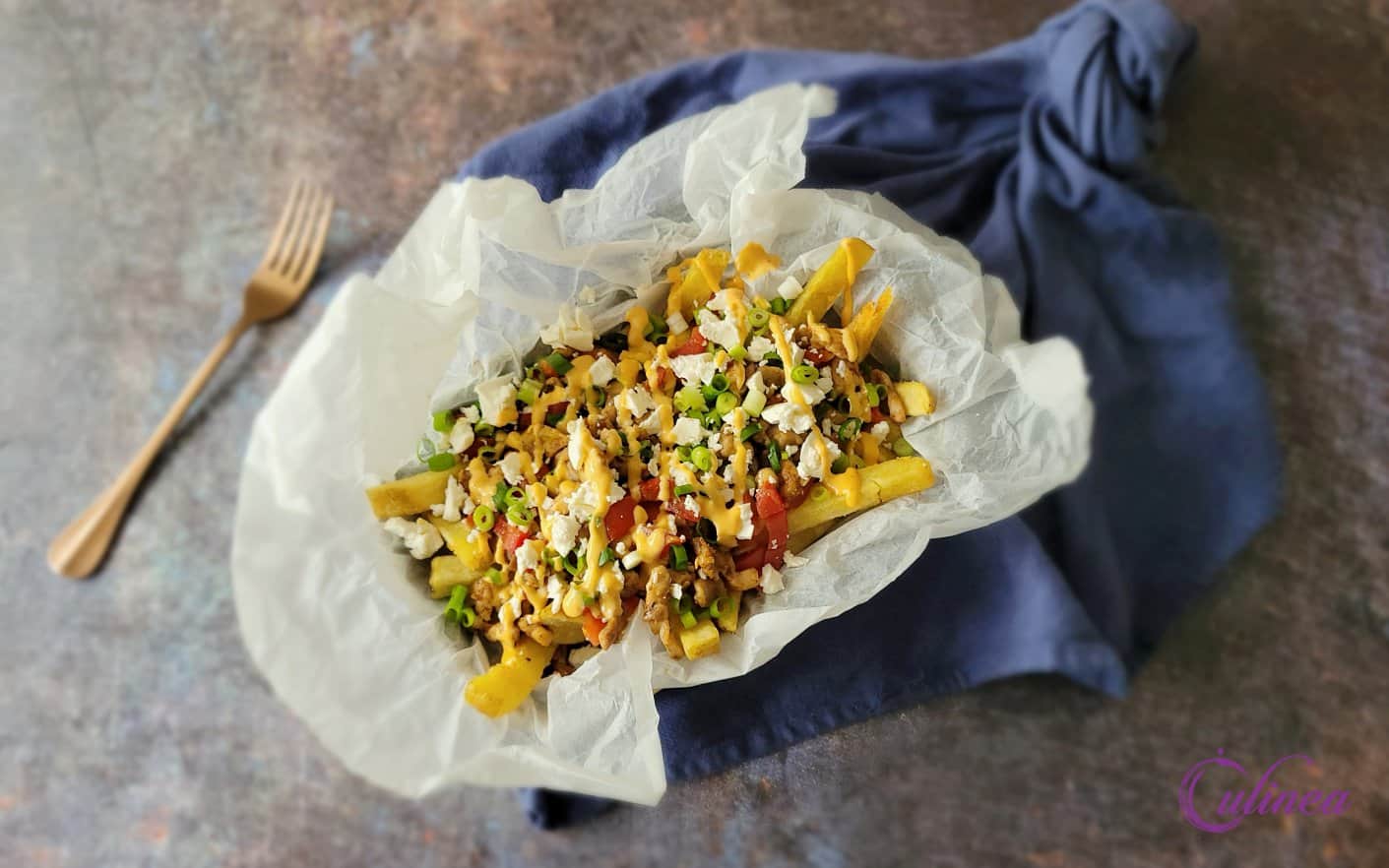 Loaded fries met shoarma kipstukjes