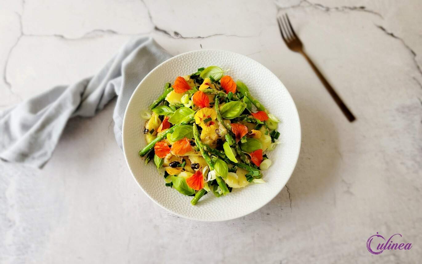 Warme aardappel-aspergesalade