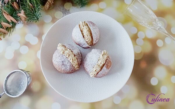 Oliebollen gevuld met koffiecrème