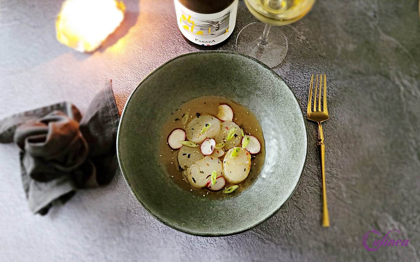 Rauw gemarineerde coquilles