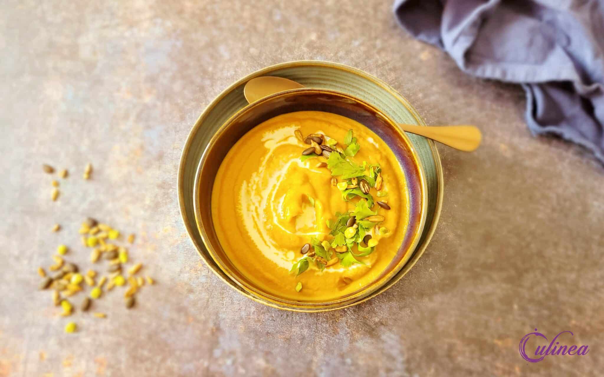 Zoete aardappel en wortelsoep