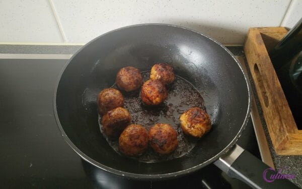 Pistoletje Indische kipgehaktballetjes