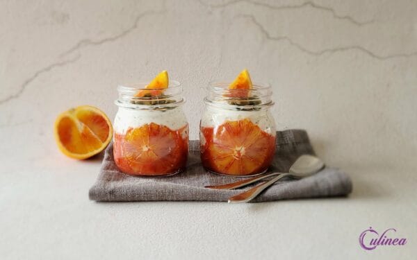 Bloedsinaasappel en aardbei chiapudding