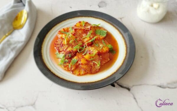 Bloedsinaasappelen met gekruide siroop