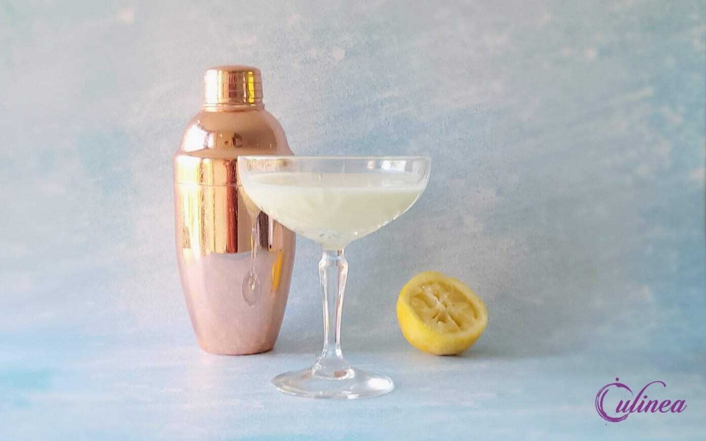 Geniet van een hemelse mix van pittig en zoet met dit citroen cheesecake cocktail recept.