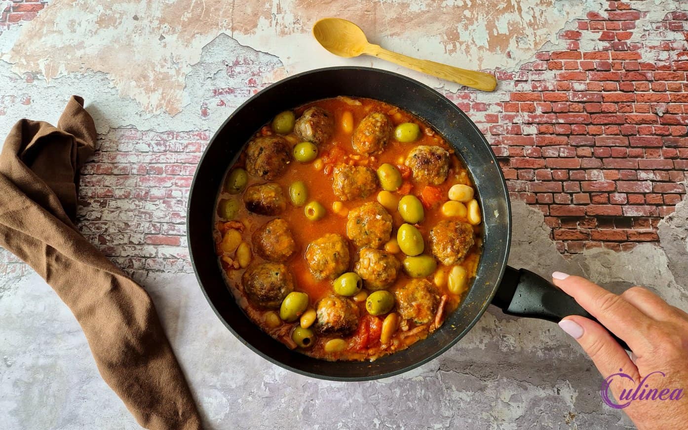 Gehaktballetjes in pikante tomatensaus