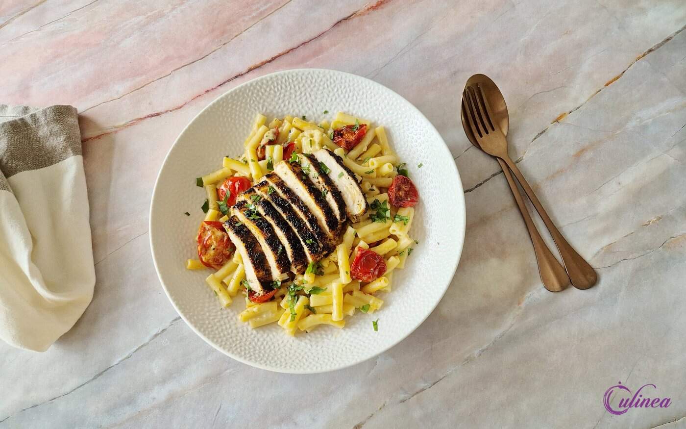 Blackened kip Alfredo met pasta