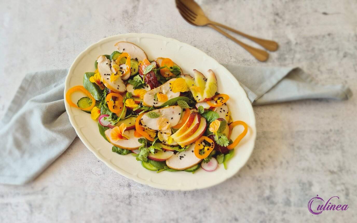 Gerookte kipsalade met nectarine