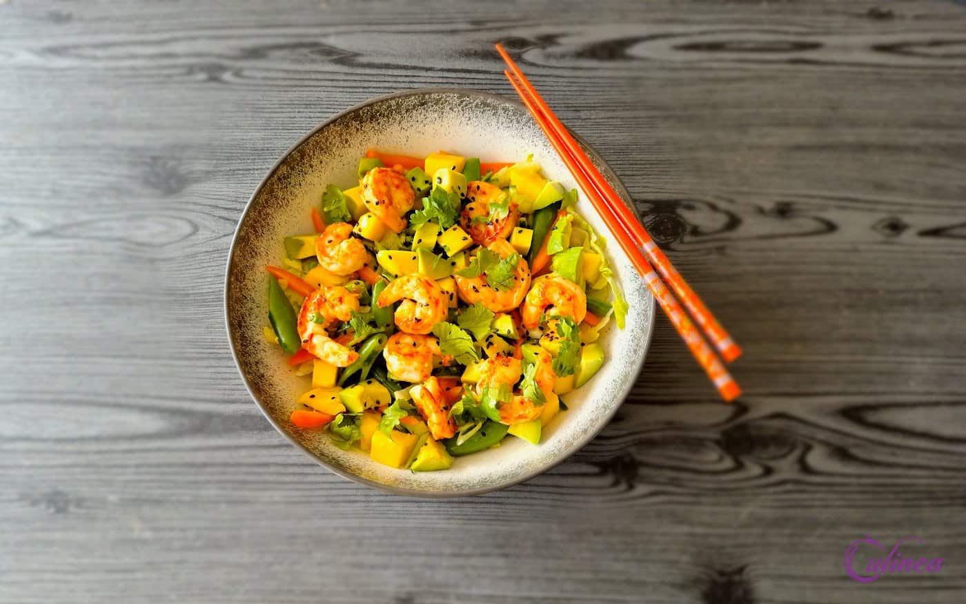 Salade met gamba's en mango
