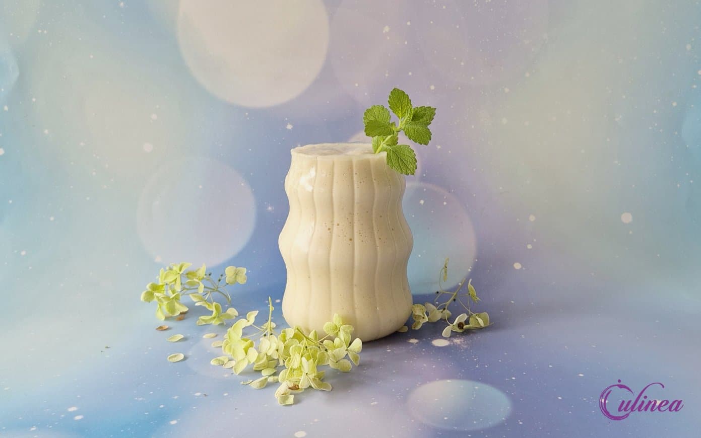 Fruitsmoothie met vlierbloesemsiroop